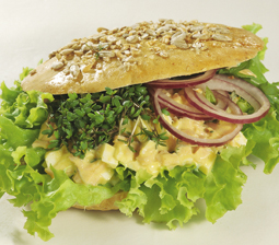 Sandwichbolle med skinke-ggesalat